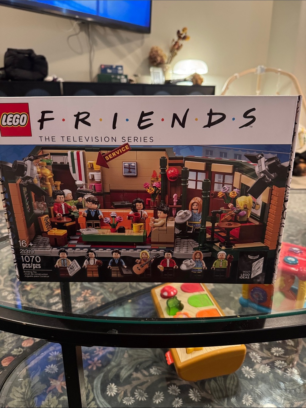 LEGO Friends Central Perk Cafe Set - #21319 Brown Tan Green Red